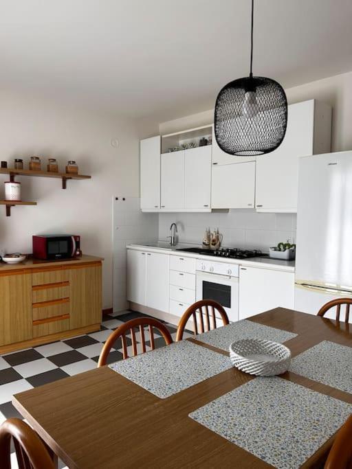 Near Town Centre And Lake - Le Colombe Bardolino Extérieur photo