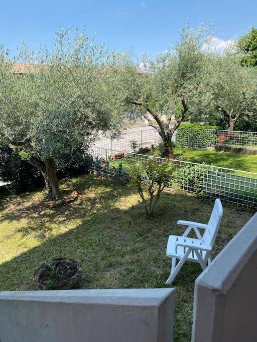 Near Town Centre And Lake - Le Colombe Bardolino Extérieur photo