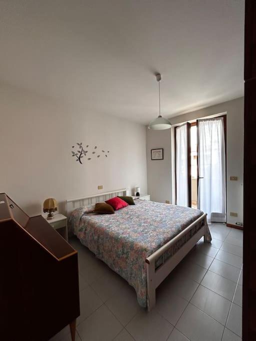 Near Town Centre And Lake - Le Colombe Bardolino Extérieur photo